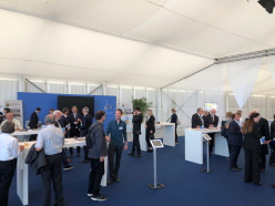 8 Erinnerungsort-72-Olympia-Attentat-App-50-Jahrestag-Praesentationsstand-Start
